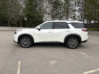 This used 2024 Nissan Pathfinder SL 4WD is a smart choice for family travel, daily driving, and week... (image 9)