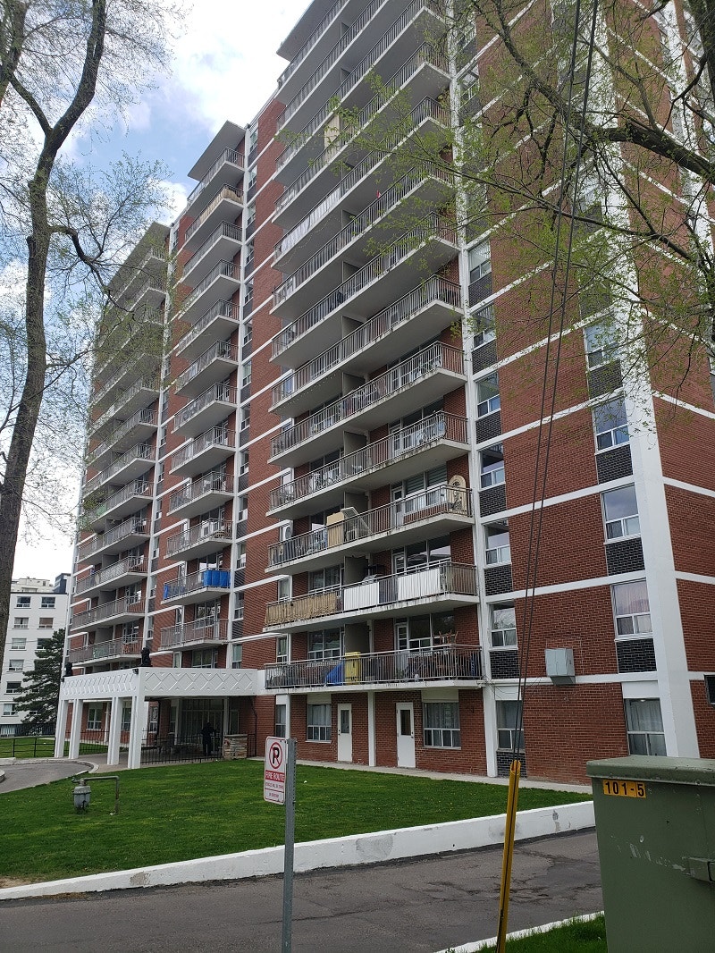 3 Bed APARTMENT in PORT CREDIT UTILITIES INCLUDED Long Term Rentals