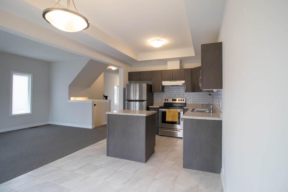 501 Julia Dr, Welland - 4 Bedroom Townhouse 2