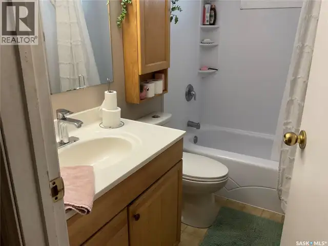 302 Dunlop STREET Saskatoon, Saskatchewan in Houses for Sale in Saskatoon - Image 8