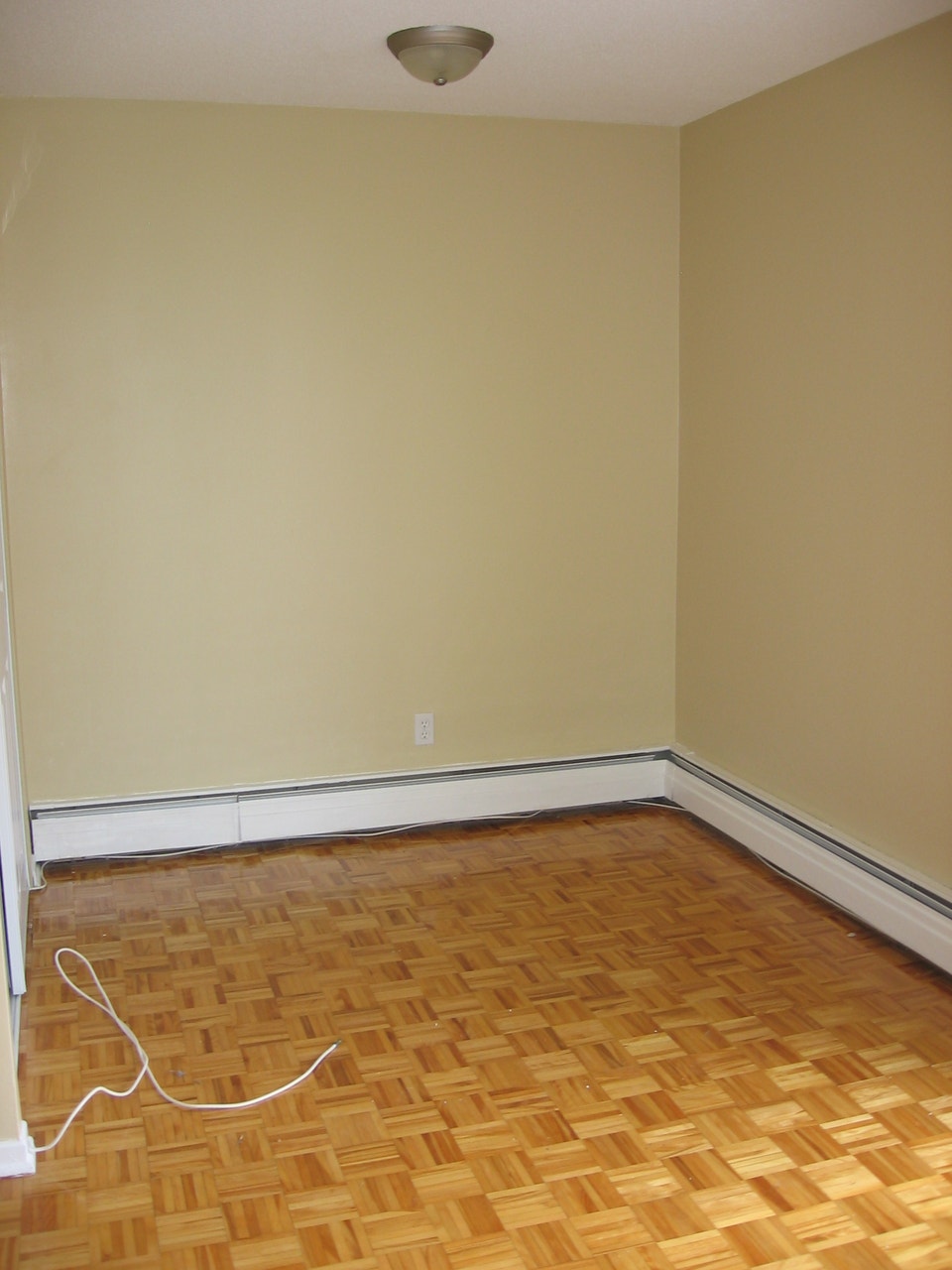 Bachelor/Studio, 1 Bathroom. Nov 1. Close to Tunney's Pasture. 2