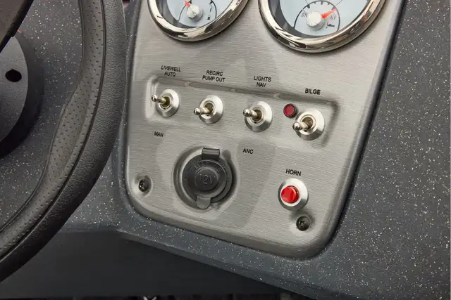 2026 TRACKER ProGuide V-16 Walk Thru fishing boat in Powerboats & Motorboats in Prince Albert - Image 24