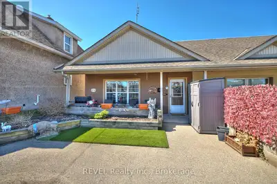 This lovely end unit townhouse is move in ready . With 2 bedrooms, gorgeous flooring throughout and...