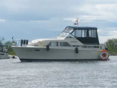 * Double Cabins * Enclosed Command bridge * New Generator * Chris-Craft's Catalina 35 was one of the...