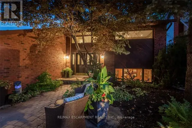 1351 HAZELTON BOULEVARD Burlington (Tyandaga), Ontario62865713866370123