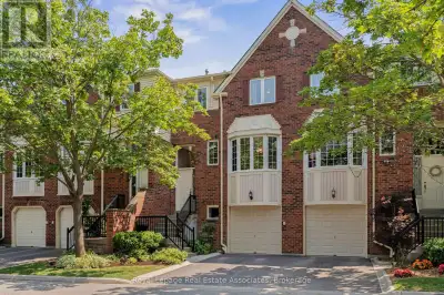 Beautifully Upgraded Executive Townhouse in Prime Location! This spacious and meticulously maintaine...