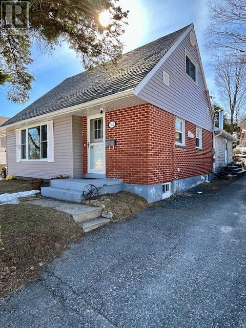 164 Axmith Ave Elliot Lake, Ontario in Houses for Sale in Sudbury - Image 4