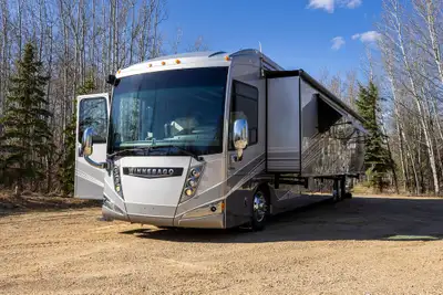 2016 Winnebago Ellipse Ultra 42 QL Class A Diesel Pusher Coach Luxury Class A diesel motorhome coach...