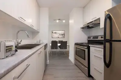 1 Bedroom Premium - 30 Westheights Dr. *Renovated Suite*