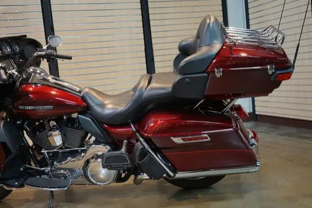 2016 Harley-Davidson FLHTK - Ultra Limited in Sport Touring in Lethbridge - Image 11