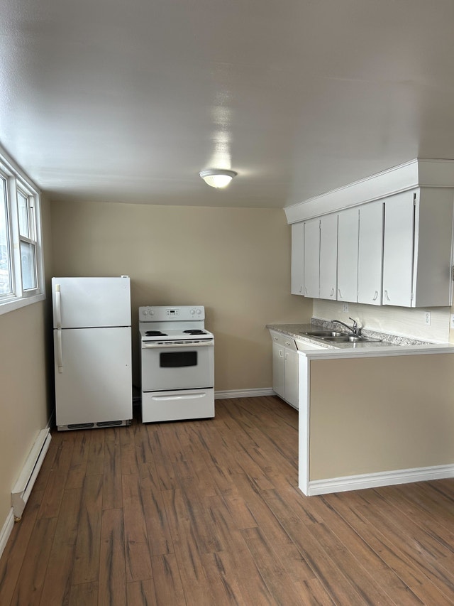 1247 MOUNTAIN RD 1 BED STEPS FROM NBCC AVAIL NOW Long Term