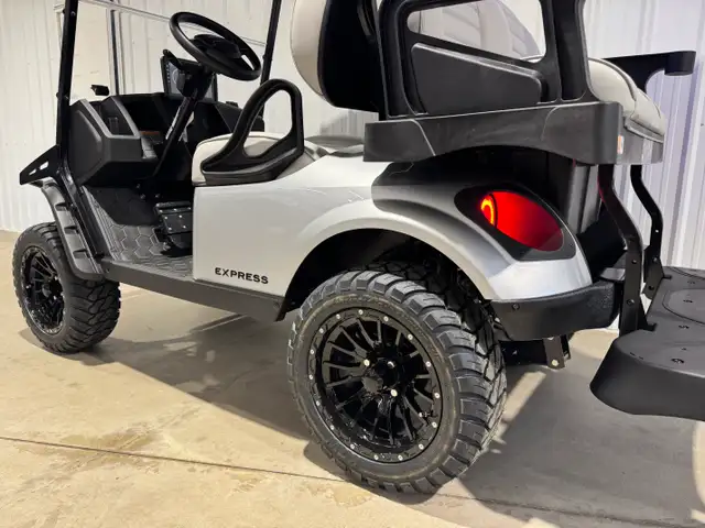 2026 EZGO EXPRESS S4 SUMMIT XT in ATVs in Vernon - Image 9