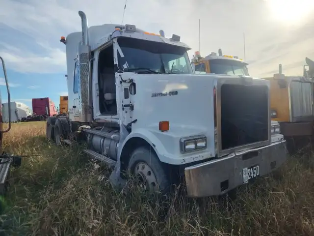 2007 WESTERN STAR 4900 SFA FOR PARTS in Heavy Equipment Parts & Accessories in Edmonton - Image 2