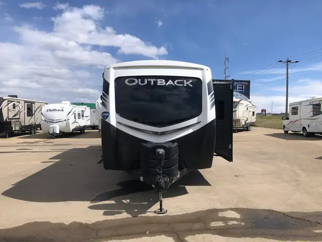 2020 Keystone RV Outback 328RL in Travel Trailers & Campers in St. Albert - Image 4
