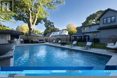 Welcome to one of Mississauga's most prestigious neighbourhoods! This absolutely stunning, fully ren...