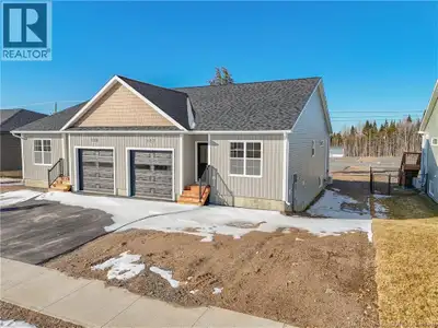 NEW CONSTRUCTION! 2 bed, 2 bath semi-detached in the great neighborhood of Northbrook! Enter from th...
