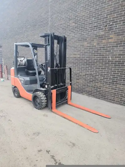 Keywords: used forklift, forklift, propane forklift, 3-stage mast, 6,500 lbs capacity, side shift, u...