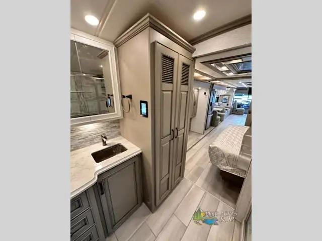 2025 Newmar Dutch Star 4369 Black Out Package in RVs & Motorhomes in Moncton - Image 63