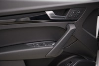 This Audi Q5 boasts a Intercooled Turbo Gas/Electric I-4 2.0 L/121 engine powering this Automatic tr... (image 9)