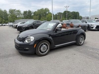La Volkswagen Beetle 2016 est une voiture compacte emblématique qui allie le style légendaire de la... (image 6)