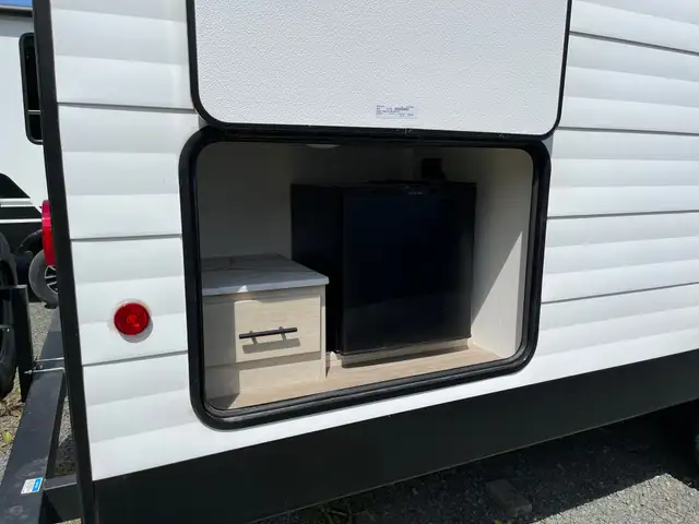 2025 Coachmen Northern Spirit DLX in Travel Trailers & Campers in Terrace - Image 5