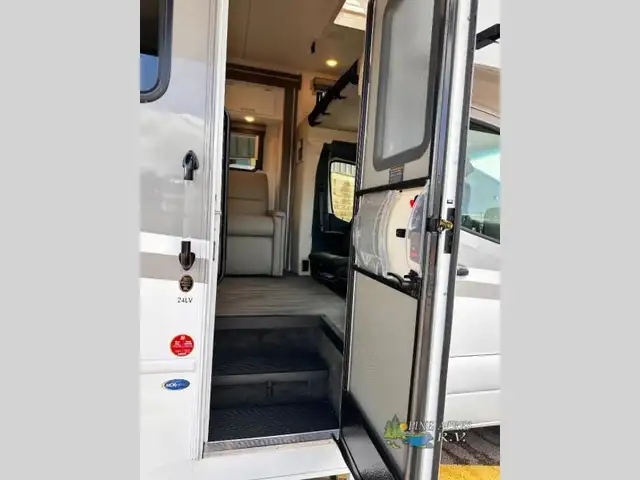 2025 Thor Motor Coach Four Winds Sprinter 24LV - Diesel in RVs & Motorhomes in Moncton - Image 13
