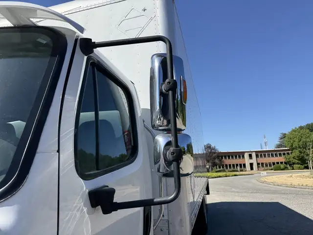 2015 Freightliner M2 106 24 Foot Hydraulic Brake Cube Van with P in Heavy Trucks in City of Toronto - Image 66