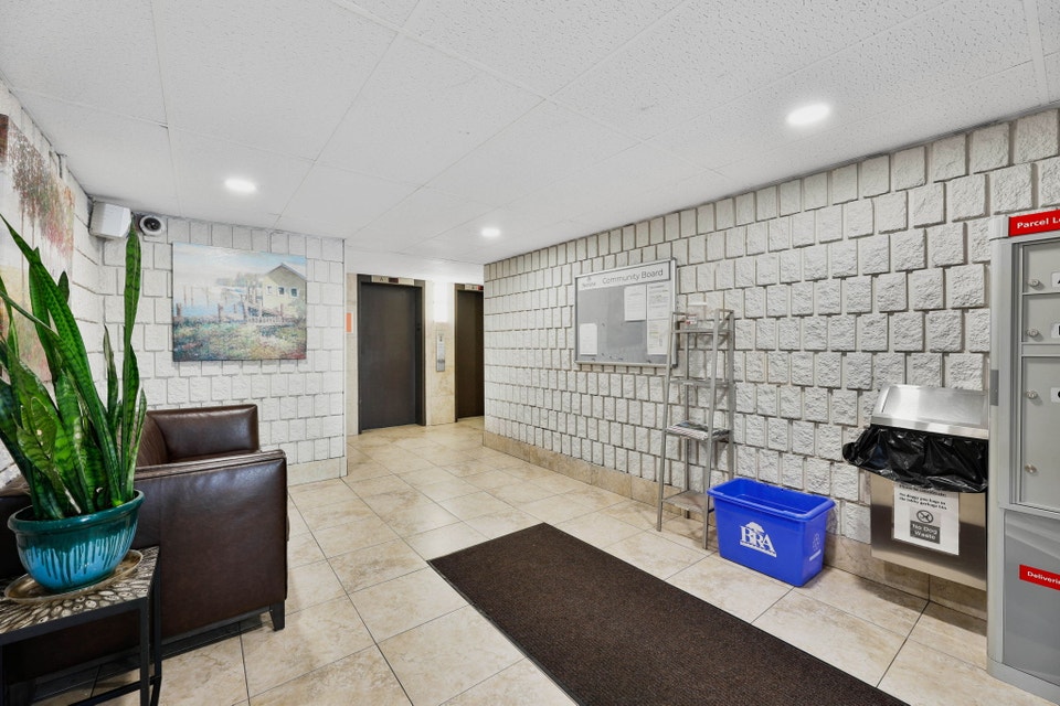 Confederation Place Apartments - 2 Bedroom, 1 Bath Apartment for 5