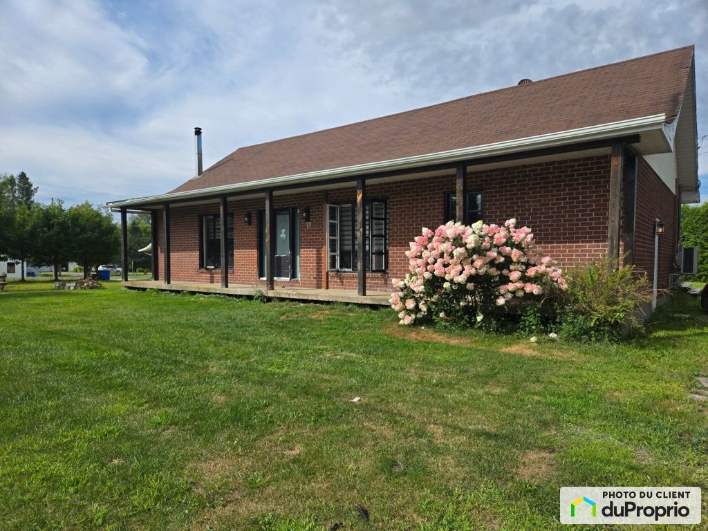 $580,000 - Bungalow for sale in Stukely-Sud — photo 1