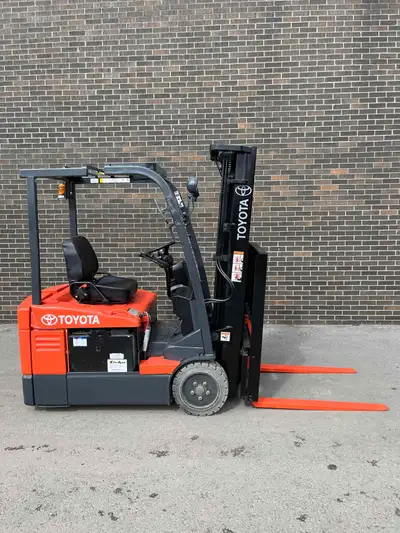Keywords: Toyota forklift, 3-wheel forklift, electric forklift, 4,000 lbs capacity, 3-stage mast, fo...