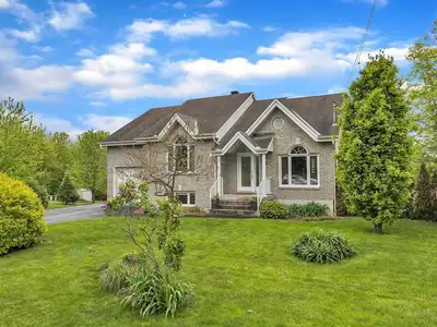 In the heart of the Outaouais region, this charming country-style home sits on a large private lot w...