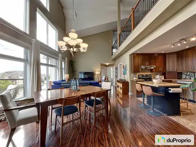 Magnifique condo de style loft situé dans le secteur recherché du Plateau, offrant 1 747 pieds carré...
