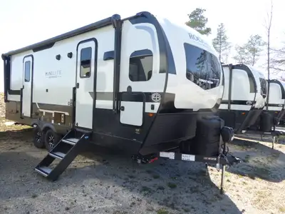 2026 MINI LITE 2506FK PRICE $55,995…..JUST PAY THE TAXES – NO HIDDEN FEES Floor Plan Features Length...
