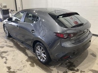 La Mazda Mazda3 Sport GX AUTOMATIQUE MAGS CAMERA RECUL A/C CRUISE 2019 offerte chez AutoStudio 72 à... (image 1)