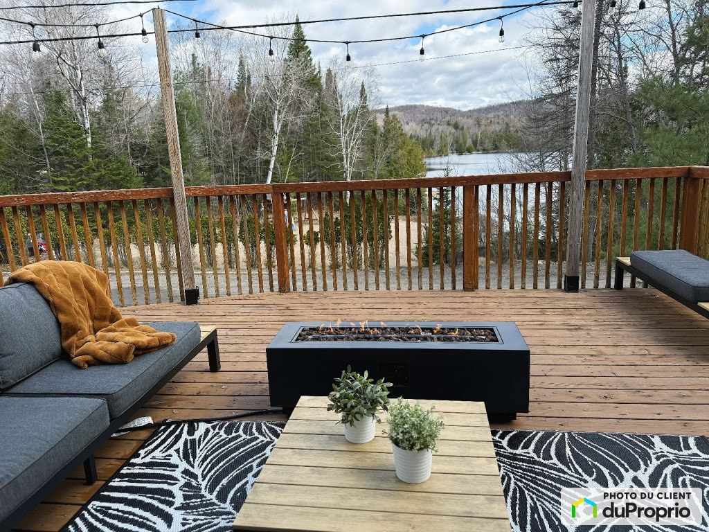 $579,000 - Bungalow for sale in Ste-Adele — photo 1