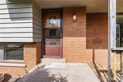 1352 CENTRE Road in Houses for Sale in Hamilton - Image 4