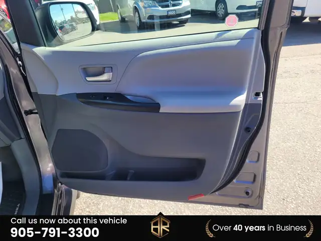 2018 Toyota Sienna LE | AWD | Power doors in Cars & Trucks in Mississauga / Peel Region - Image 40