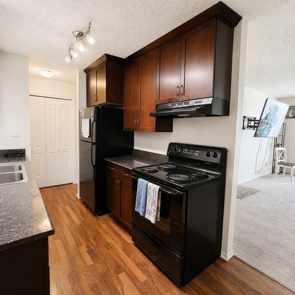 Furnished Top Floor Apartment - Exhibition Area 1
