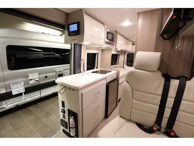 2022 Thor Motor Coach Tellaro Sequence / tellaro 20A Classe B av in Travel Trailers & Campers in Laval / North Shore - Image 9