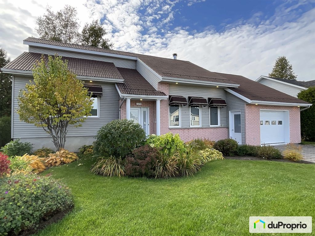 $399,000 - Bungalow for sale in St-Felicien — photo 1
