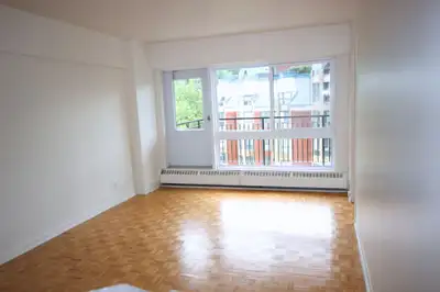 Beautiful 5.5 Available JULY - Plateau - Metro Mont Royal