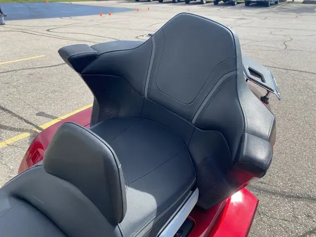 2018 Honda GL1800DAN Gold Wing Tour DCT Airbag GOLD WING TOURER  in Sport Touring in Guelph - Image 10