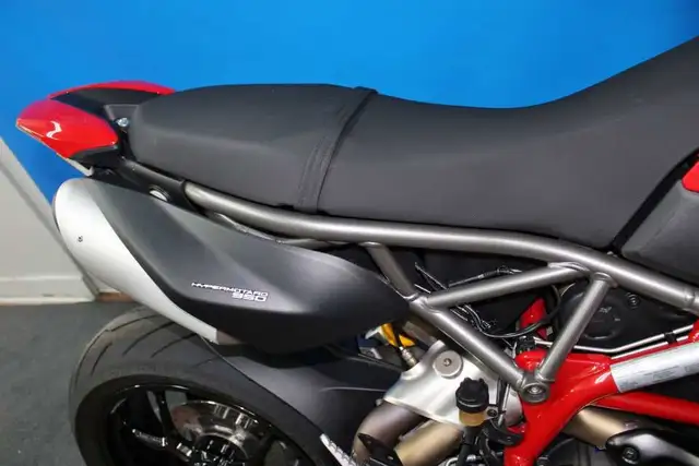 2020 Ducati Hypermotard 950 in Sport Bikes in City of Montréal - Image 6