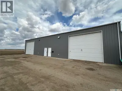 2000 sf Industrial Bay with office and bathroom right on North Service Road along #1 Highway for Lea...