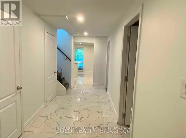 236B RENFORTH DRIVE Toronto (Markland Wood), Ontario in Long Term Rentals in Mississauga / Peel Region - Image 4