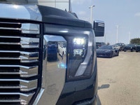 Take a look at this FULLY-LOADED Denali 3500 Heavy-Duty Duramax Diesel.... With every option includi... (image 9)