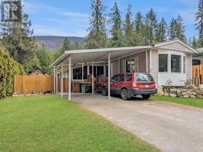 Charming Updated Home with Gypsy inspired studio/tiny home & Sunroom Retreat. Bright, private, and p...
