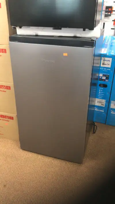 HISENSE RONSHEN REFRIGERATOR / FRIDGE 4.4 CUFT SILVER COLOR, View more
