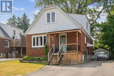 Family Jewel in Dorset Park! Charming home ready for your special touch in sought after neighbourhoo...