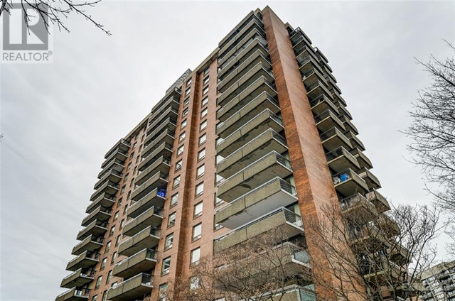 20 THE DRIVEWAY DRIVE UNIT#402 Ottawa, Ontario in Condos for Sale in Ottawa - Image 2